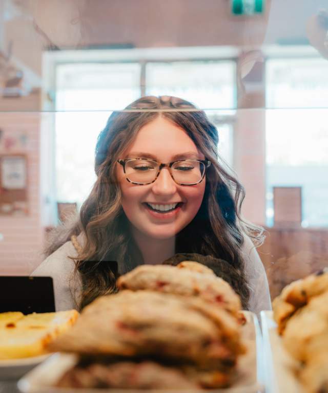 Rose and daffodil bakery case