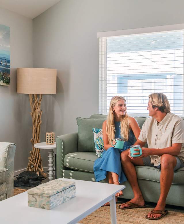 beach house-rental-couple