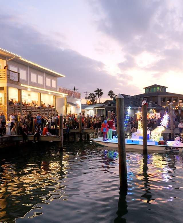 lighted-boat-parade-christmas
