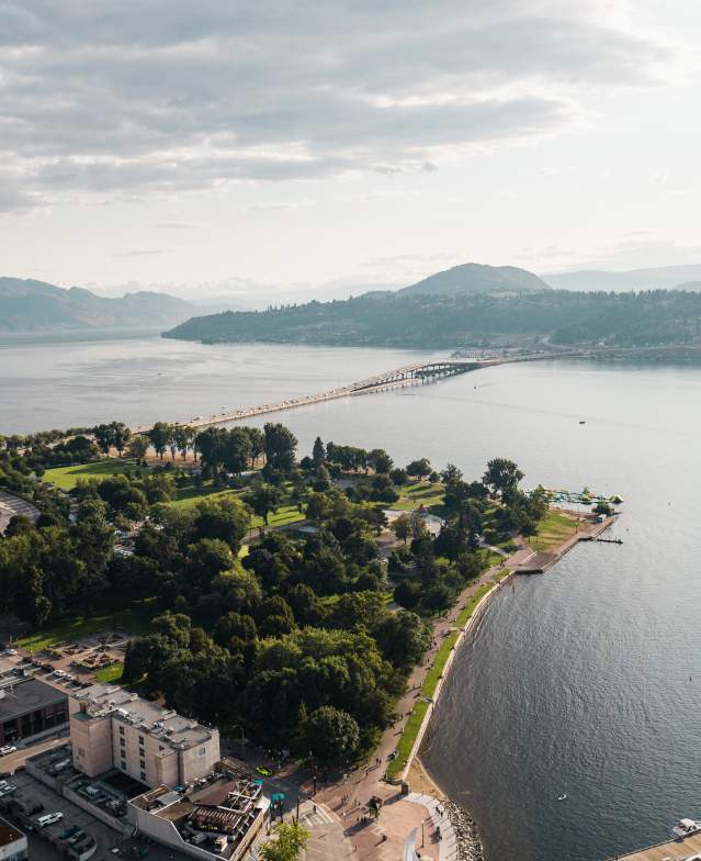 Kelowna_City_Park_and_Bridge_Aerial