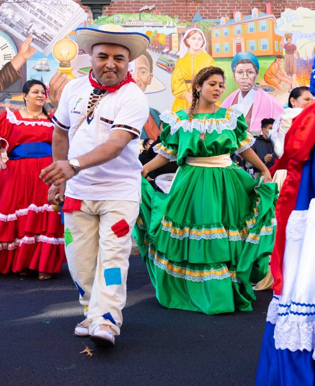 Latin street performers