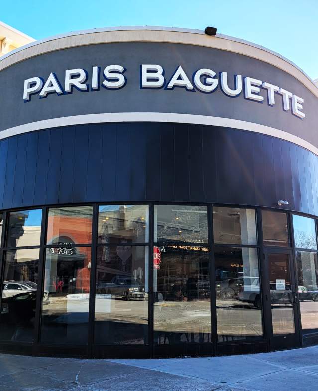 Front of new restaurant Paris Baguette at Woodbury Lakes