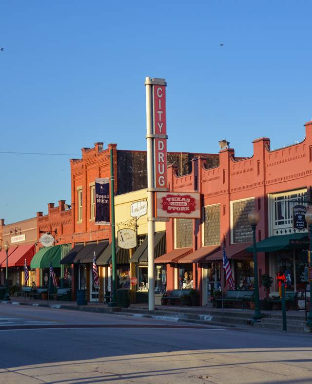 Grapevine's Historic Main Street stores