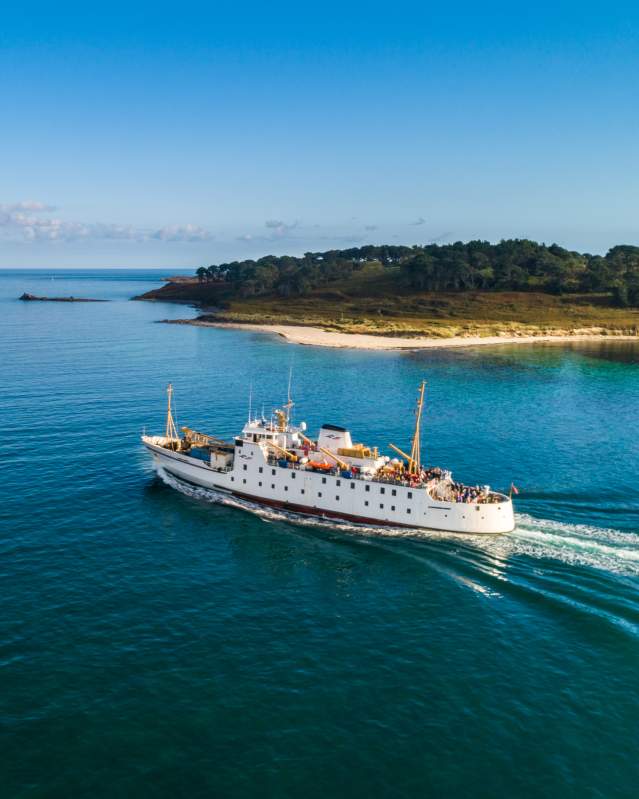 Scillonian III ferry at Halangy Point