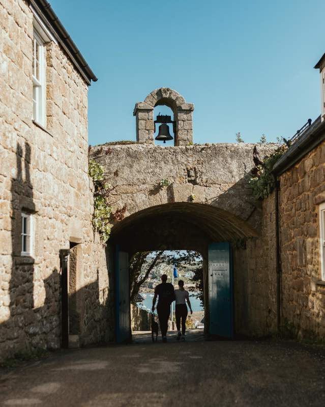 Couple walking through the Garrison Arch