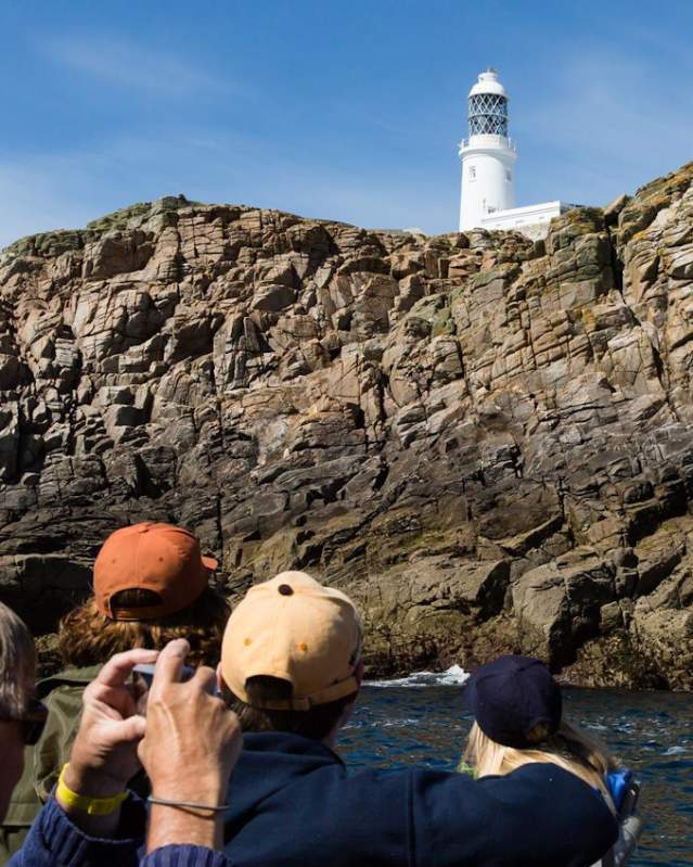 Boat sightseeing tours to Round Island