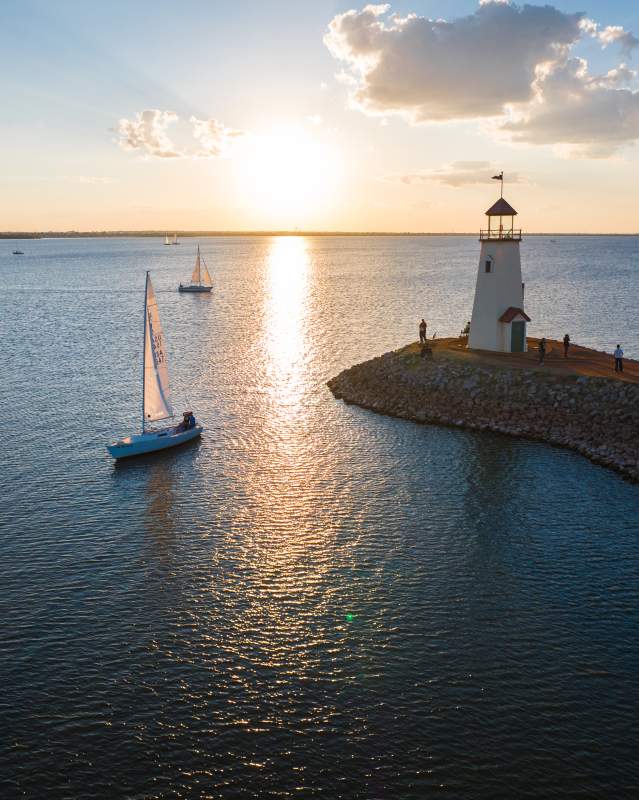 Boats sailing in Lake Hefner