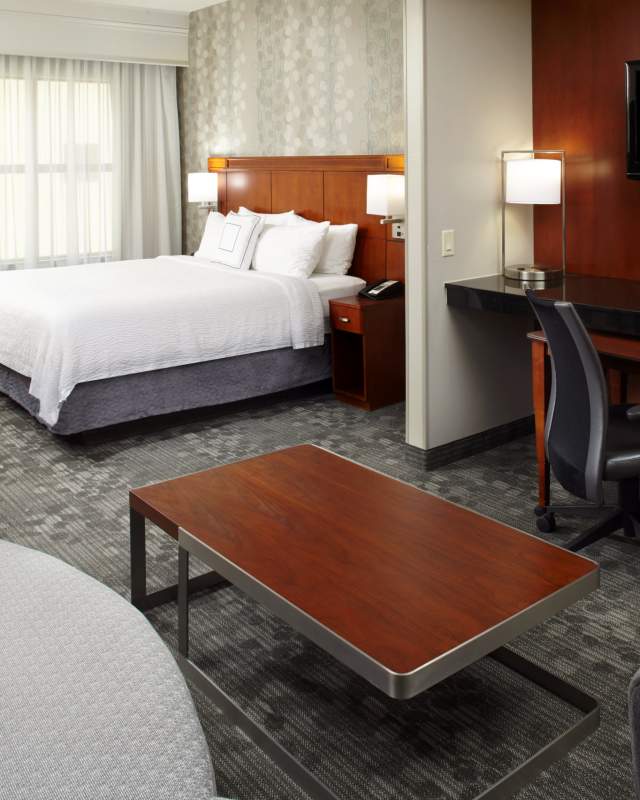 king suite hotel room