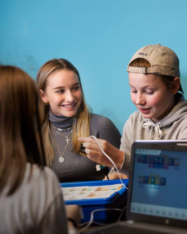 Barn programmerer på Vitensenteret Innlandet i Gjøvik