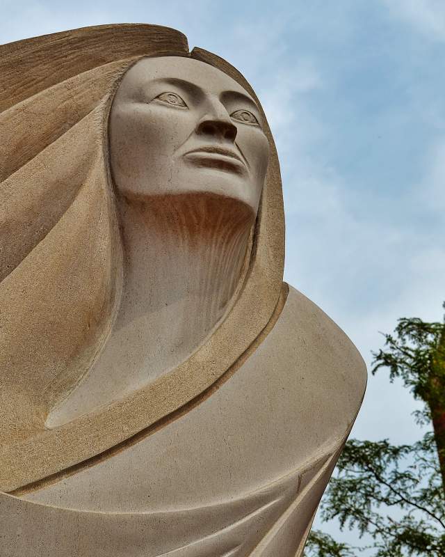 Zoondige-Kwe Sculpture in downtown Holland