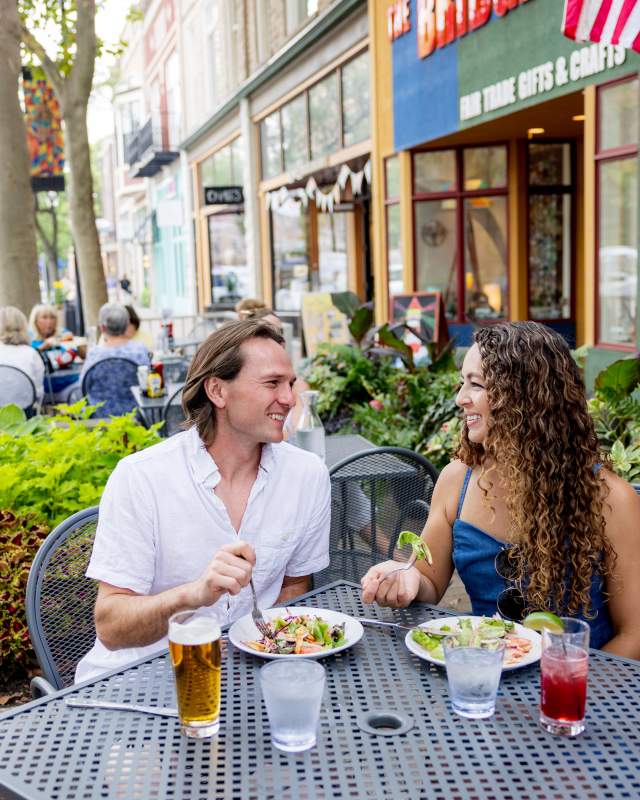 Outdoor Dining at Waverly Stone