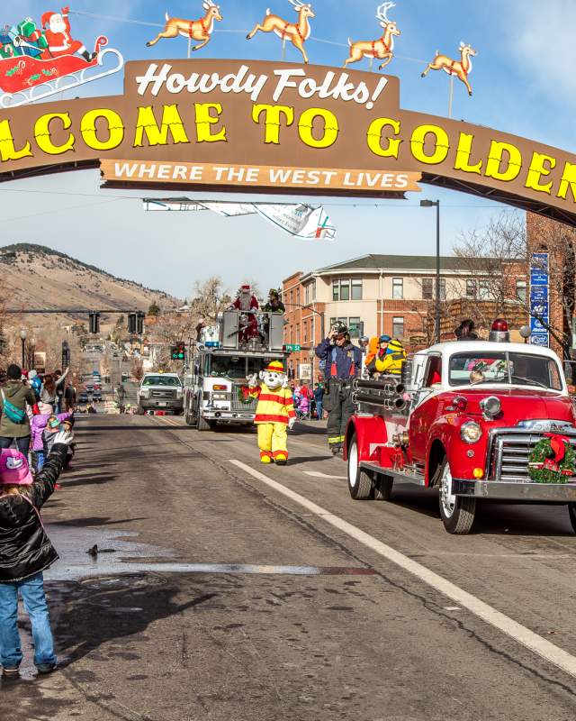 Olde Golden Christmas Holiday Parade