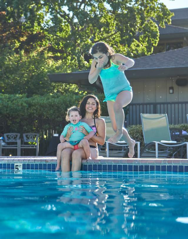 Family enjoying the pool at Valley River Inn