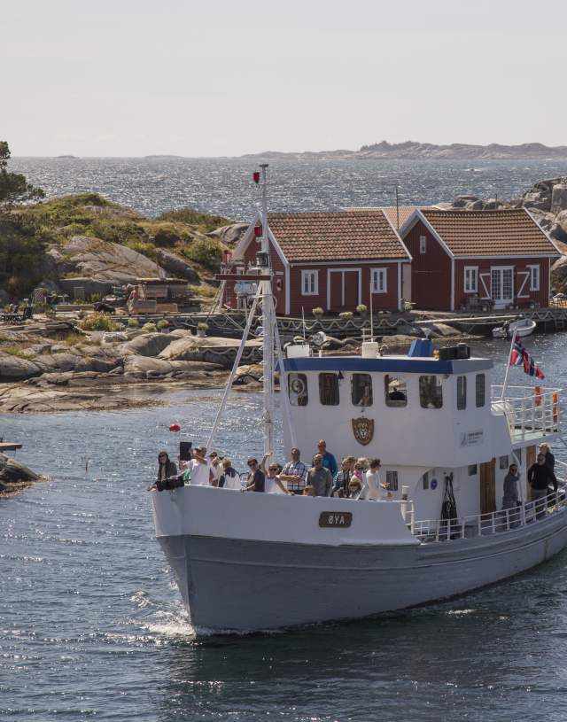 Sightseeingbåten M/B Øya i Blindleia, Ulvøysund, Lillesand