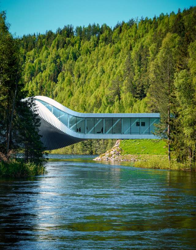 The Twist på Kistefos - Sett fra elva en sommerdag