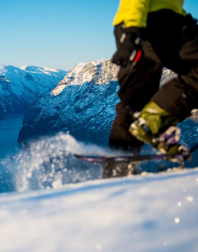 Snowshoe Hike, FjordSafari Norway AS, Flåm