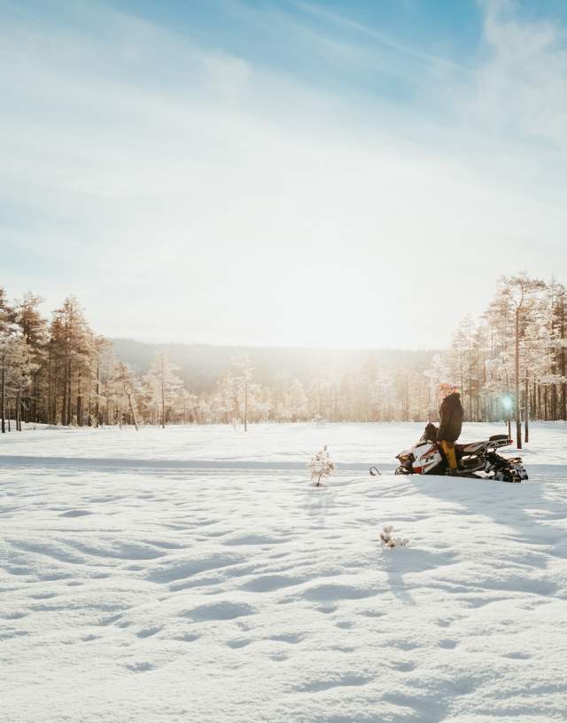 På snøscootertur nær Gravberget gård
