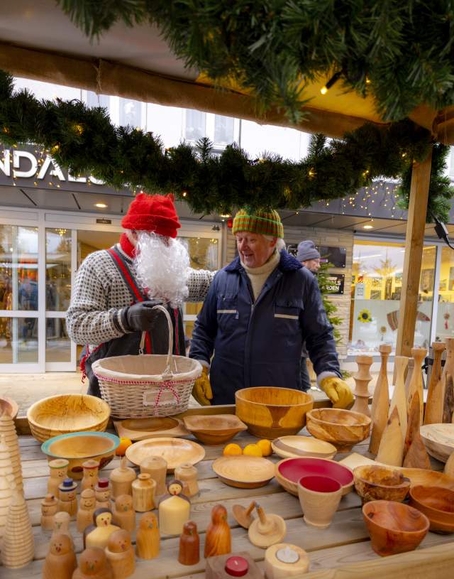 Nissen og markedsmannen - Julebyen Lyngdal