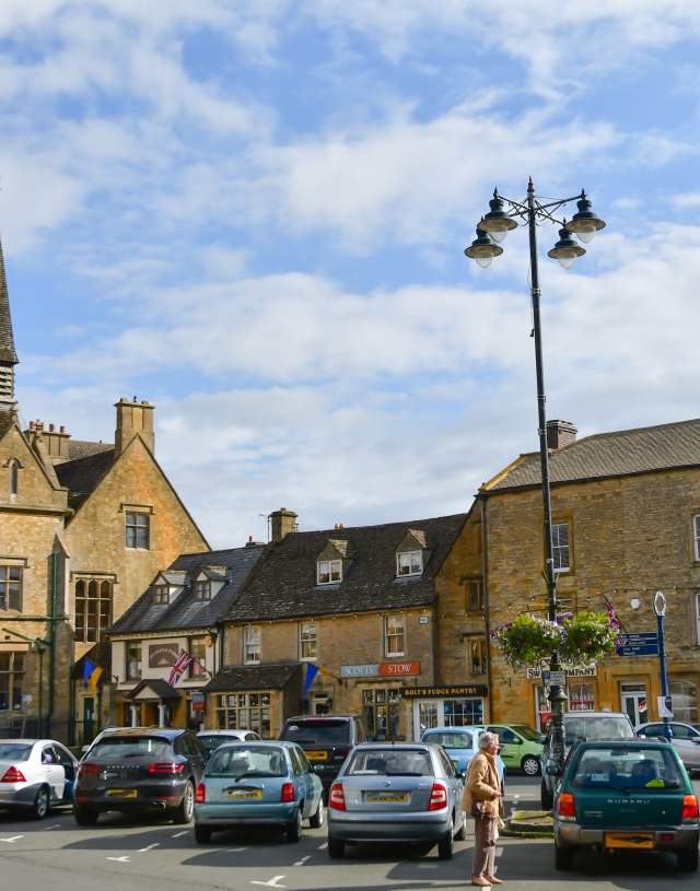 Car parking in the centre of Stow on the Wold