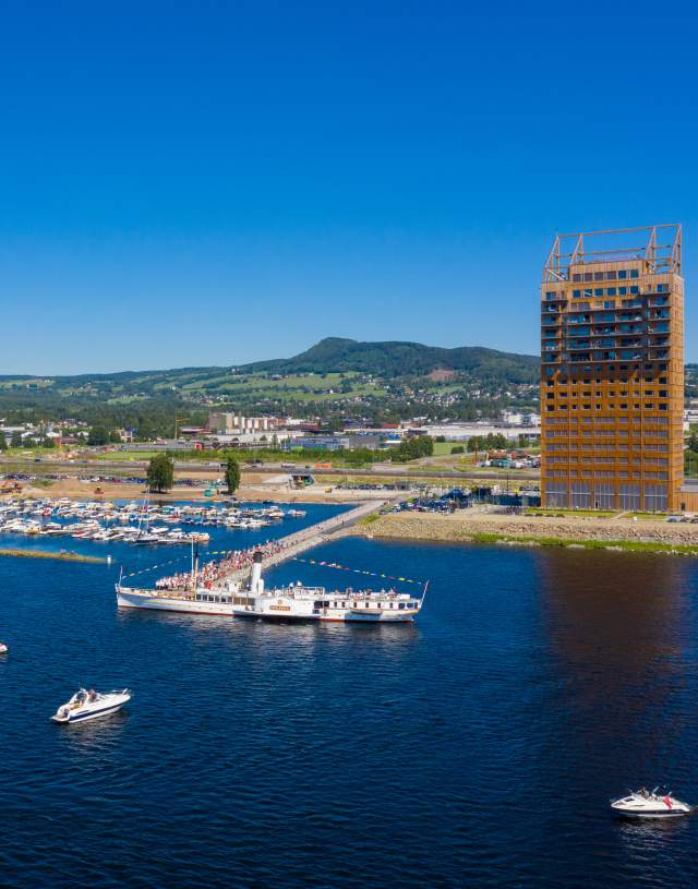 DS Skibladner by Wood Hotel
