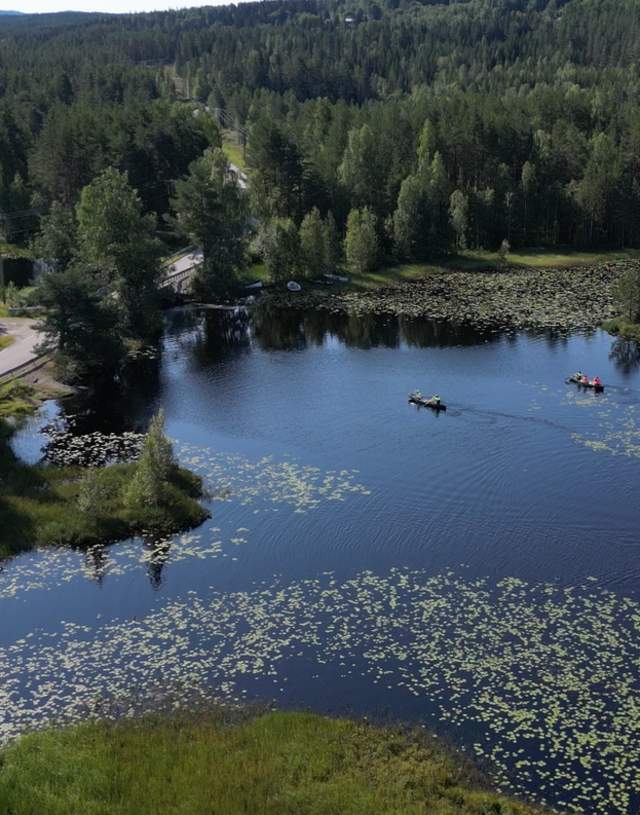 Kanopadling nær Rokosjøen Camping