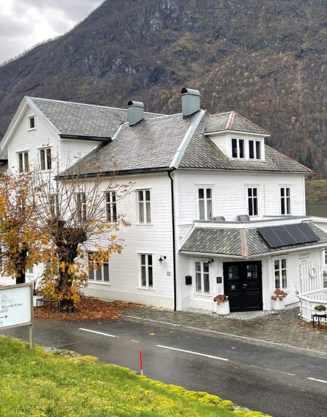 Fjærland Fjordstove Hotell