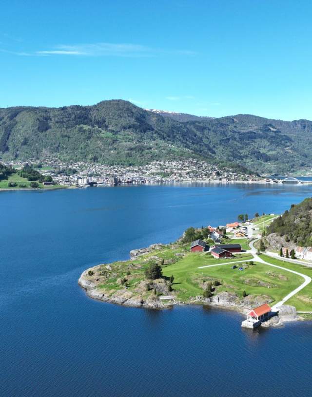 Kjørnes Camping & Fjordhytter