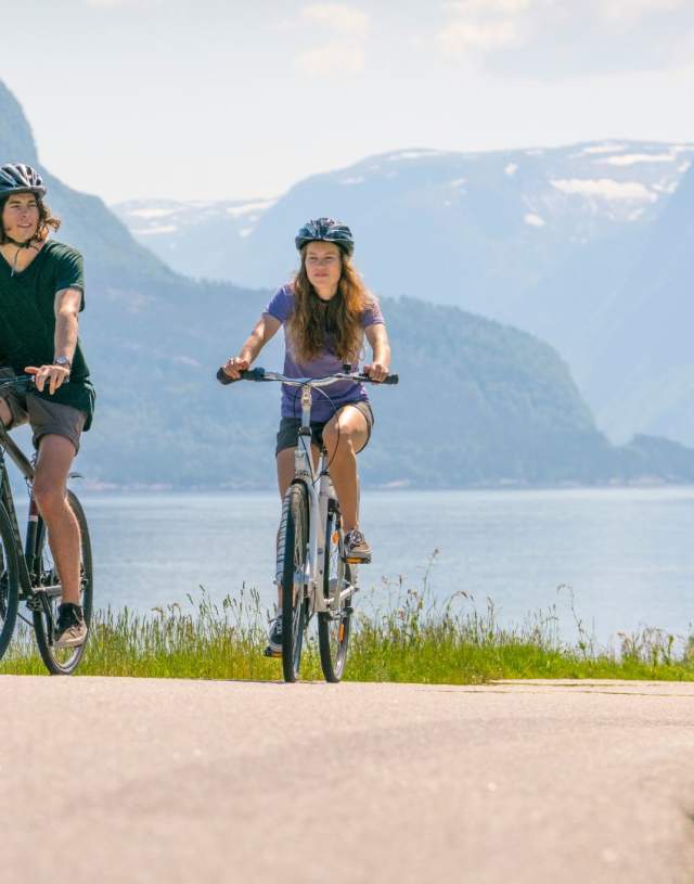 With bike in Høyanger