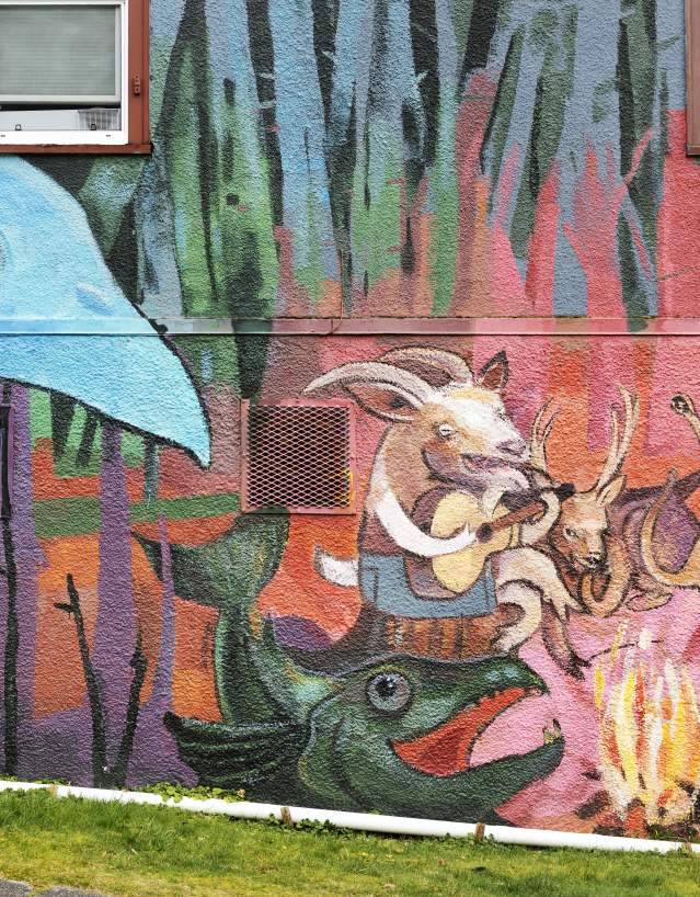 A mural on Marine Avenue, Powell River