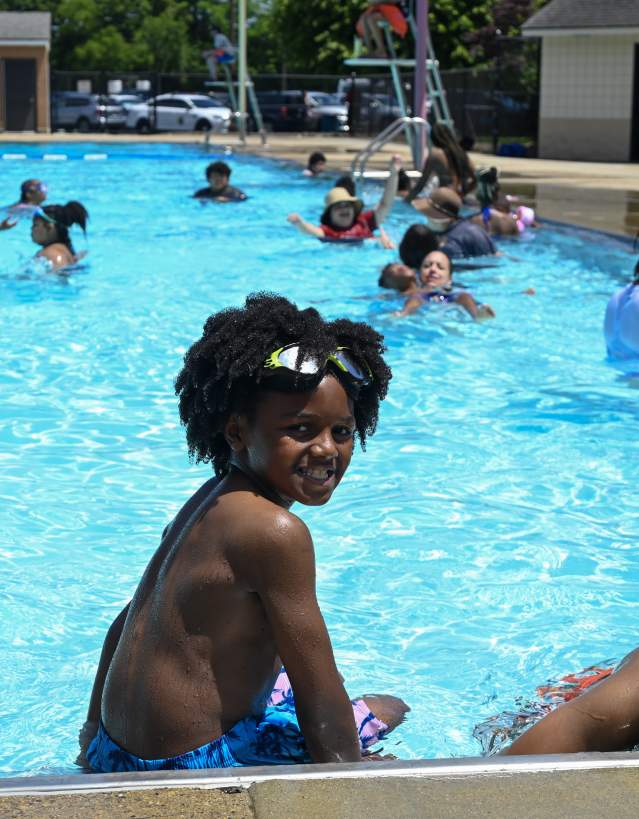 26_SIS_SwimLessons_PosedSmile
