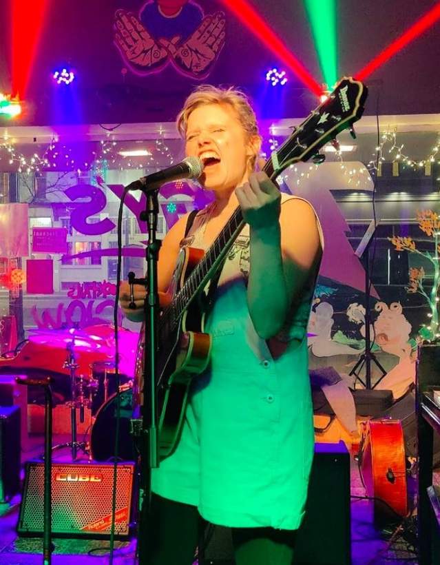 band performs at Ziggys