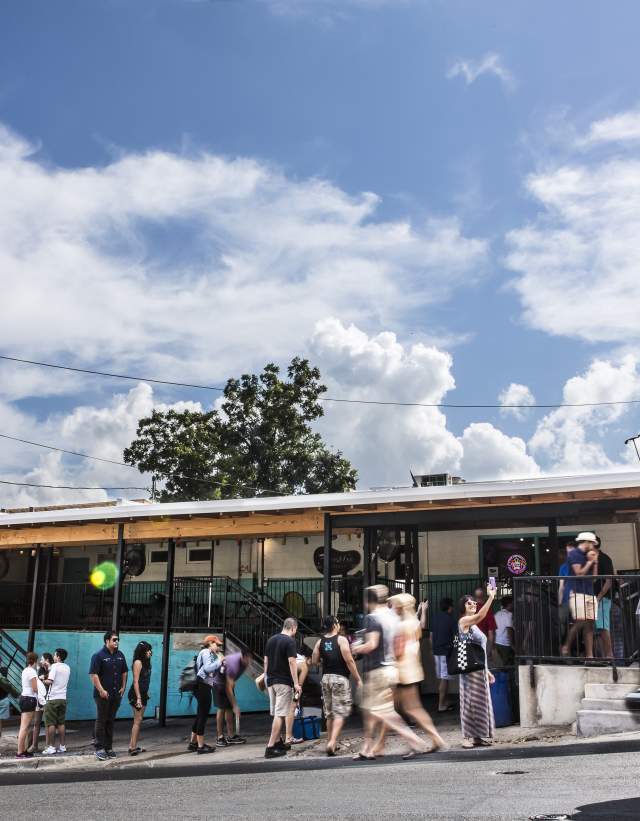 Line of people in front of Franklin Barbecue in austin texas