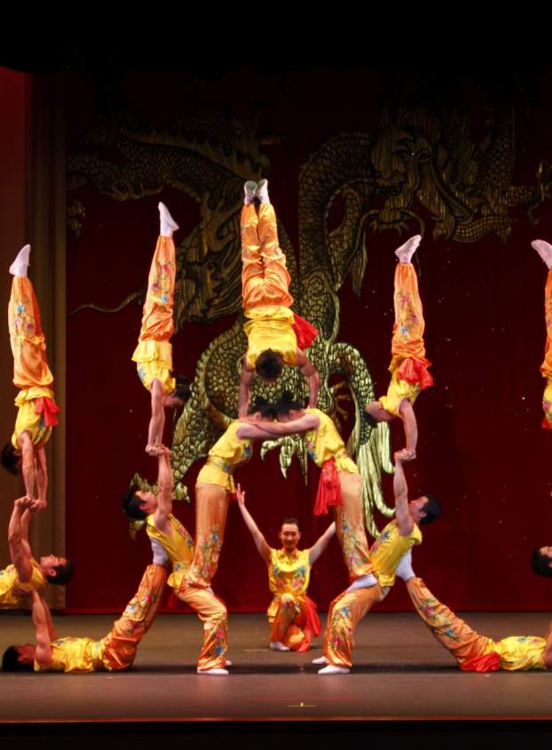 Peking acrobats