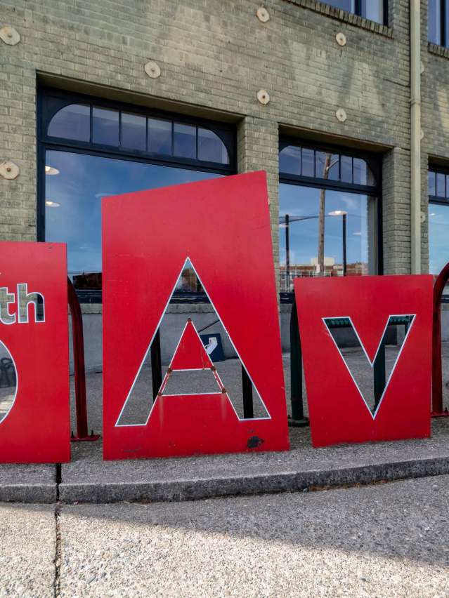 6th Ave sign