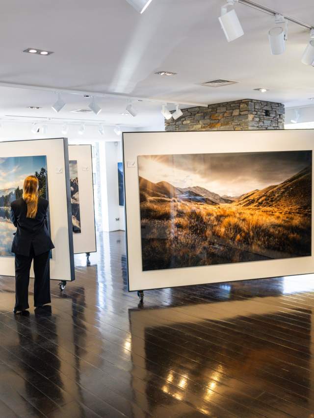 Romer Art Gallery in downtown Queenstown