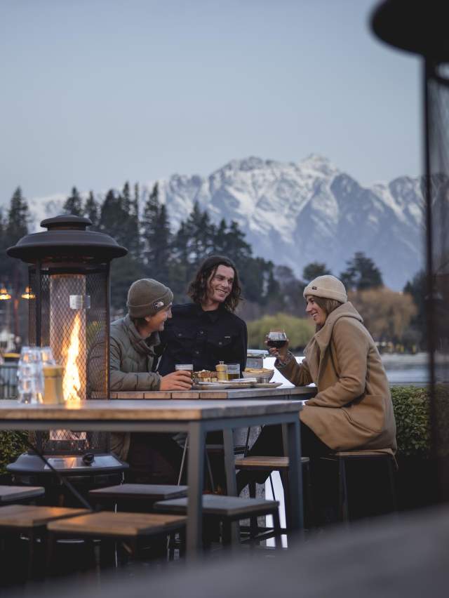 Apres Ski with friends at Pier, Steamer Wharf