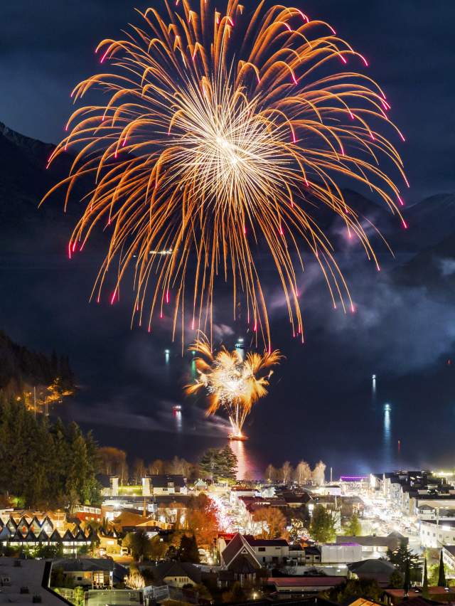 DFS Winter Fireworks over Queenstown Bay