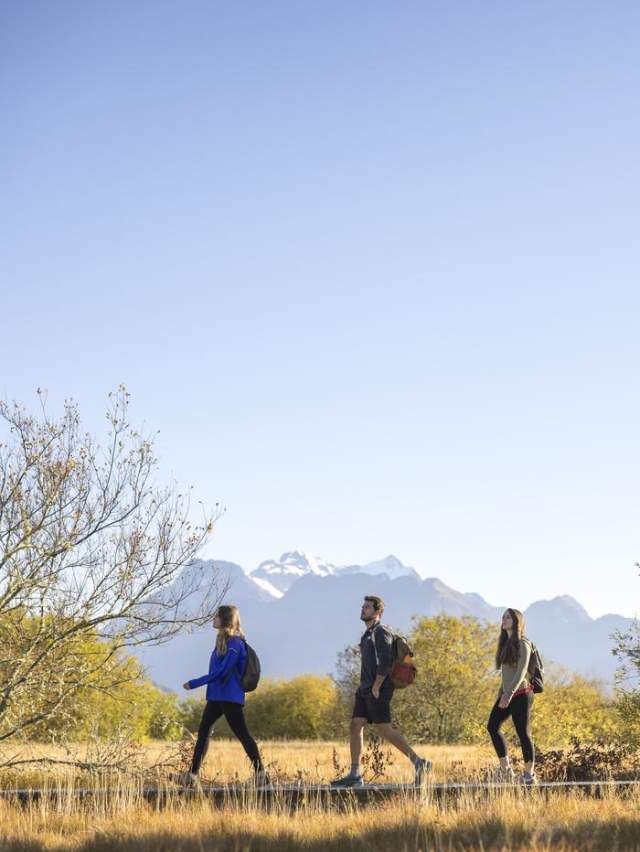 People walking the Glenorchy Lagoon Walkway