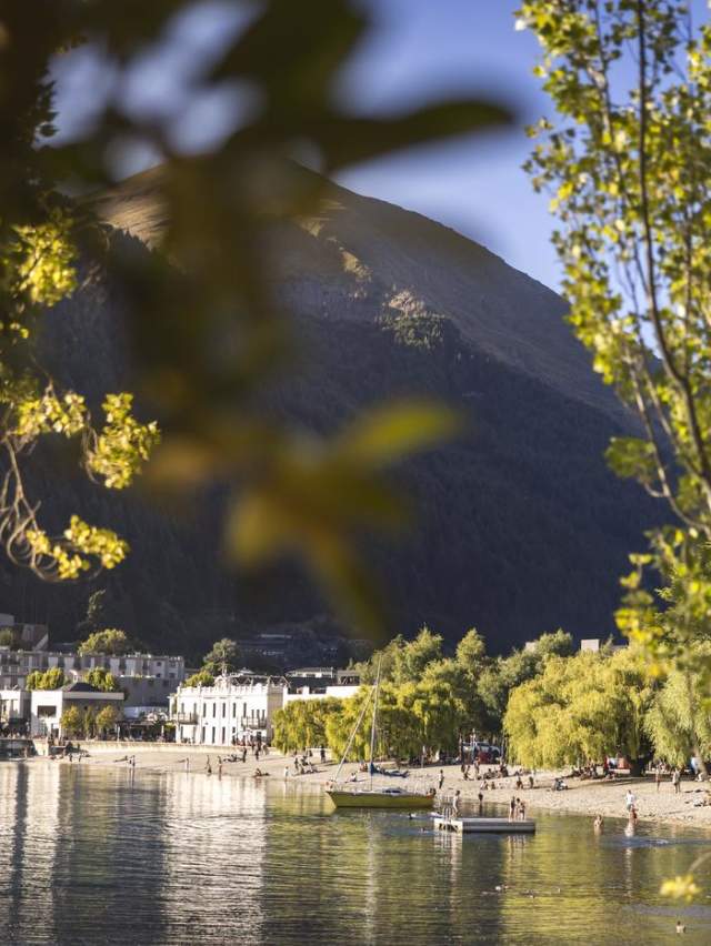 Sunny afternoon in Queenstown Bay