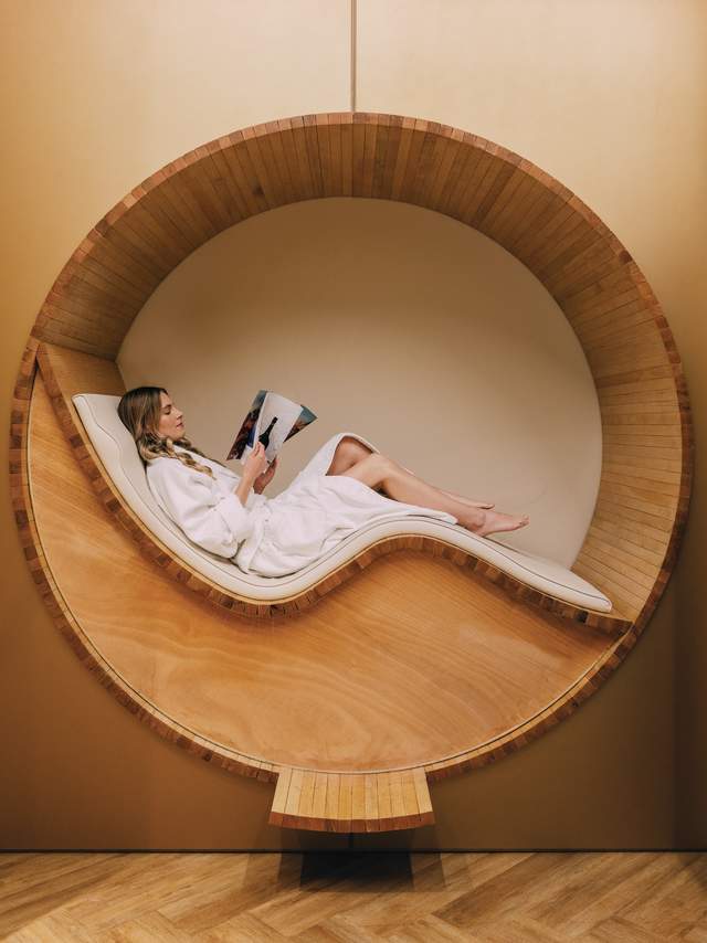 Woman in Circular Spa at ette hotel Orlando