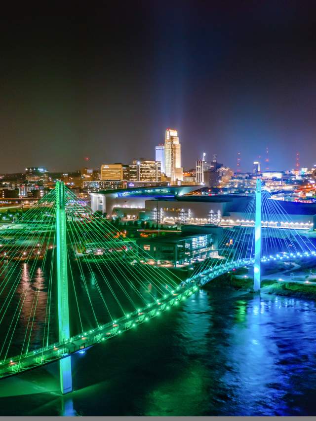Bob skyline at night