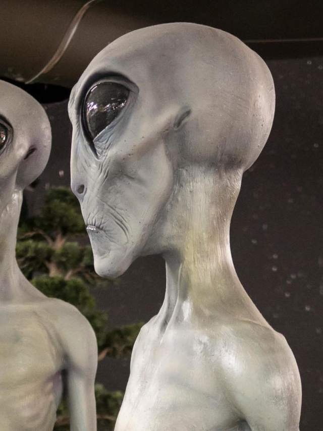 Alien models at the International UFO Museum and Research Center, in Roswell, New Mexico Magazine