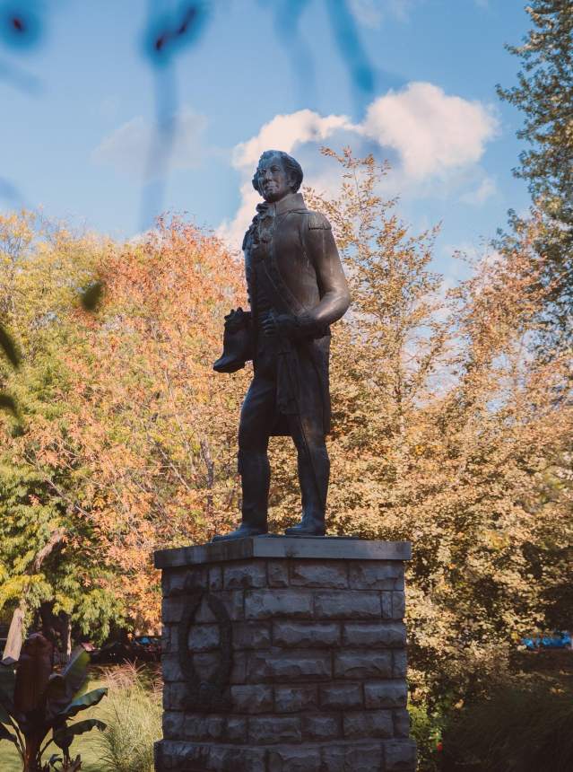 Statue