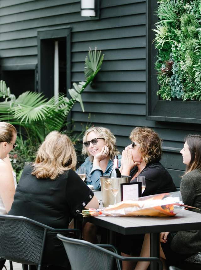 Meeting Women Restaurant
