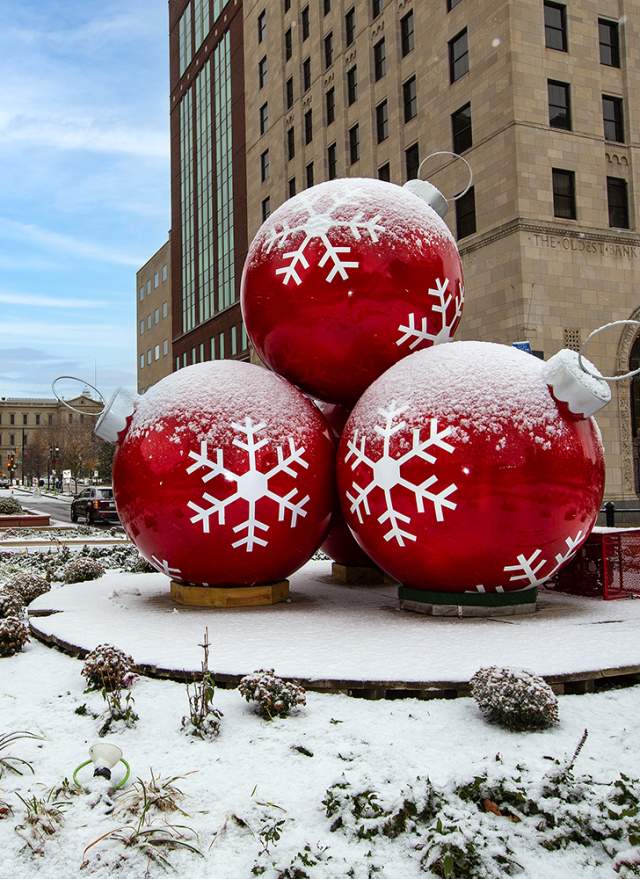 Red stacked ornaments with the Capitol building in the background