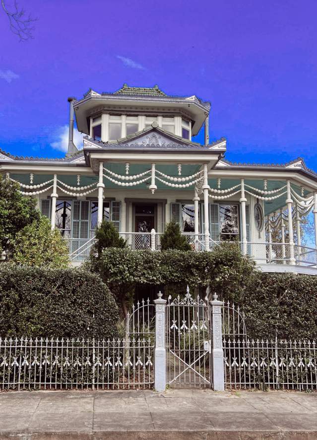 Steamboat House - Holy Cross Neighborhood