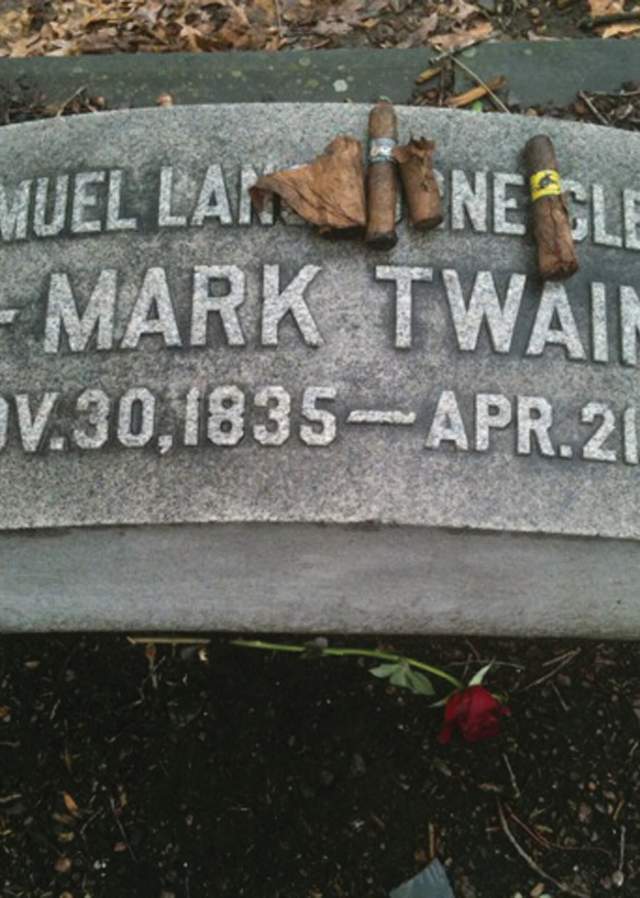 Mark Twain Gravesite in Woodlawn Cemetery
