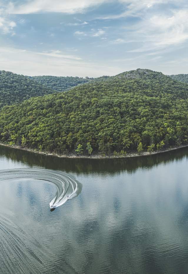 Lake_Scenic_Outdoors_Summer_Spring_Boat