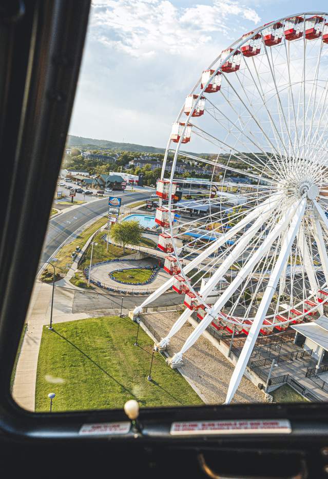 Scenic_Ferris Wheel_Branson_Strip_Spring_Summer_Attraction