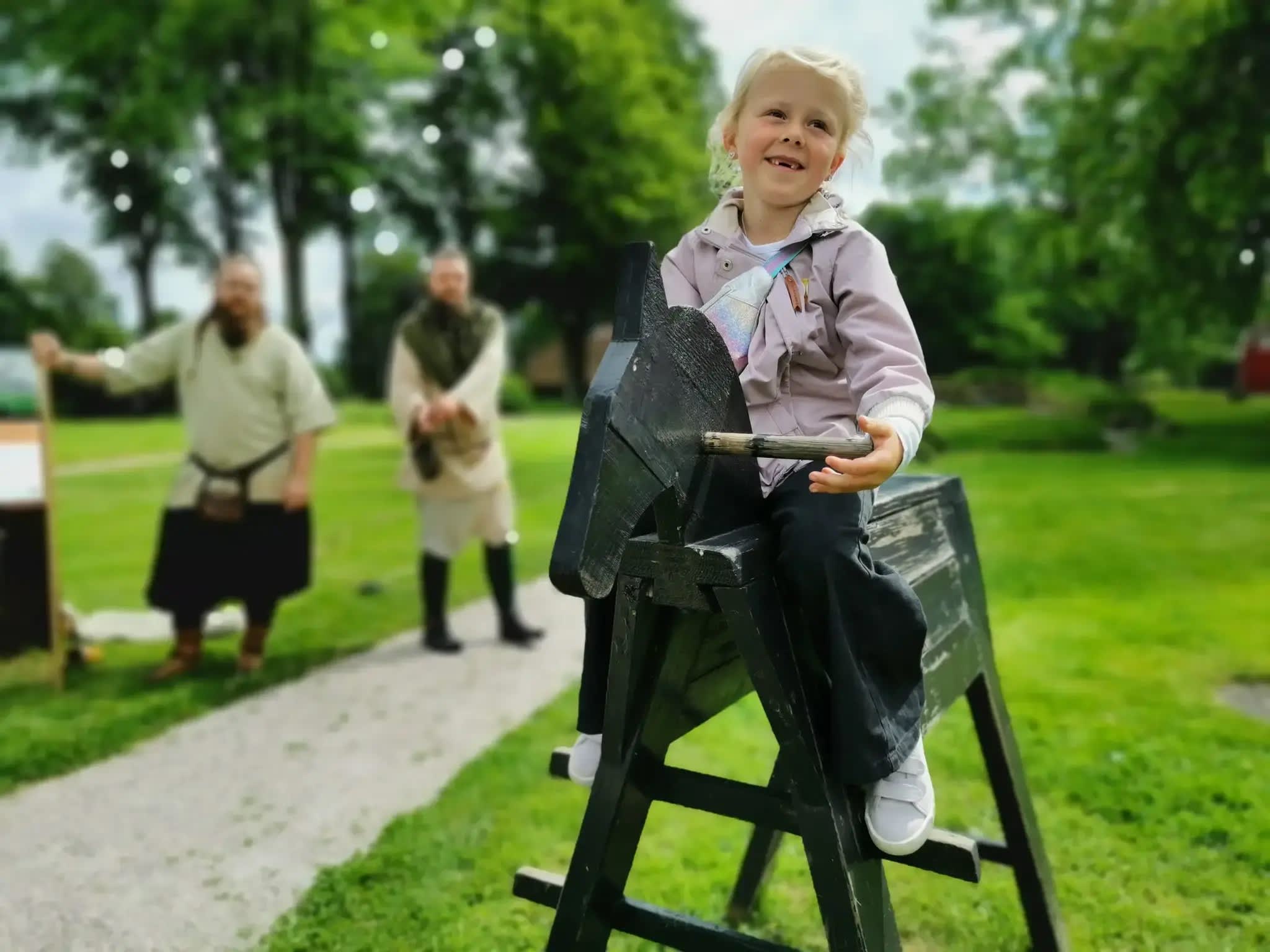 Tiril Kristoffersen på besøk på Borgarsyssel Museum